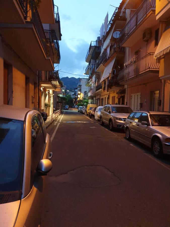 גיארדיני נאקסוס Chiara Naxos Apartment מראה חיצוני תמונה